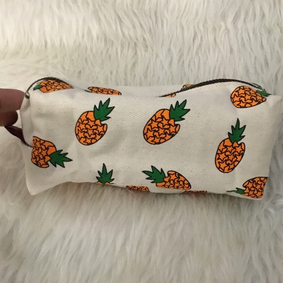 L. Parkin design novelty pineapple print zip bag - Picture 2 of 4